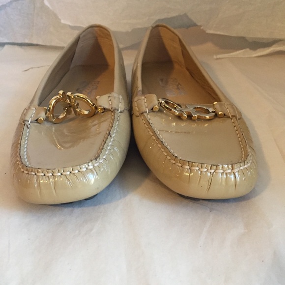 SALVATORE FERRAGAMO BEIGE PATENT MOCCASINS SZ-8 - Picture 6 of 8